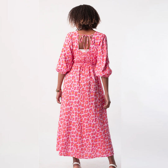 🎨 PĒDĒJĀS DIENAS AKCIJA — 48 % ATLAIDE sieviešu kleitai ar V veida kakla izgriezumu un apdruku — Brushstrokes of Summer🌺