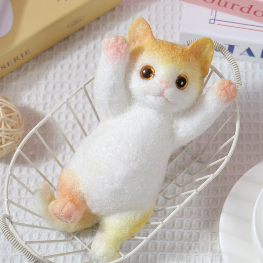 🔥Soft and Cuddly Cat – Stress-Relief Squeezable Toy