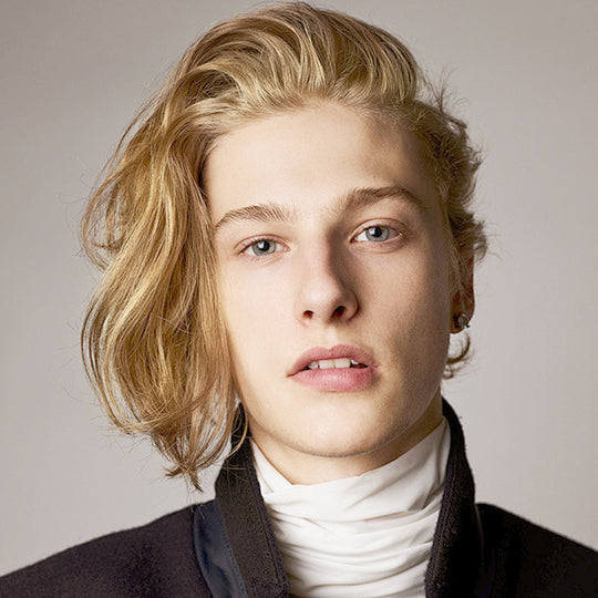 Kauapüsiv loodusliku essentsi ekstraktiga juuksevärv