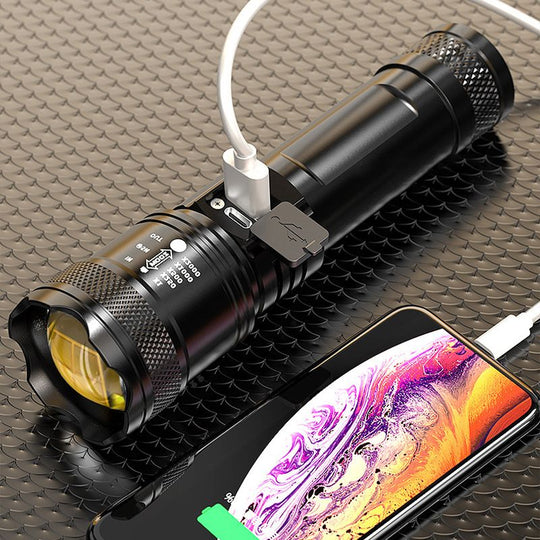 Super Strong Light Zoomable Flashlight